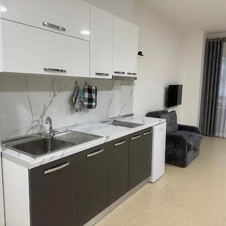 Ξενοδοχείο με διαμερίσματα Megan - Floor 3 Shëngjin