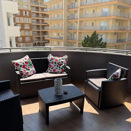 Megan - Floor 3 Apartmanhotel Shëngjin