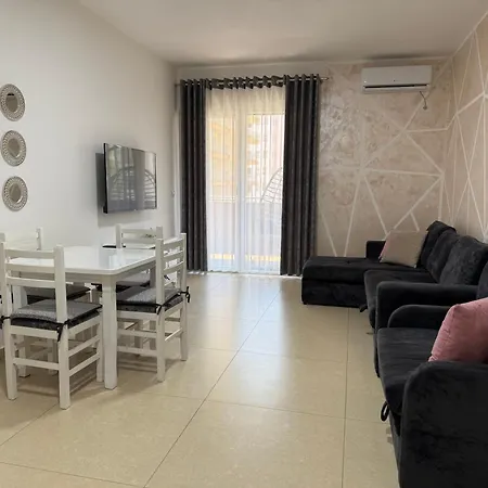 Megan - Floor 3 Apartmanhotel Shëngjin